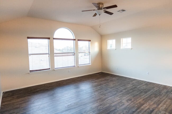 Building Photo - 404 Grisham Dr