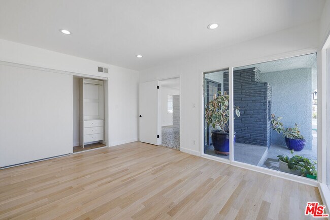 Building Photo - 3710 Glenridge Dr