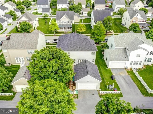 Building Photo - 240 Davis St