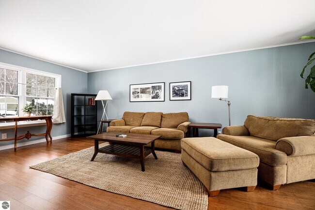 Building Photo - 1704 Comanche St