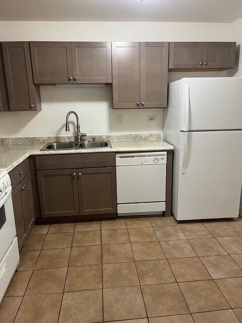 Building Photo - 2423 N Kennicott Dr