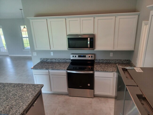 Building Photo - 417 SW 26th Ave