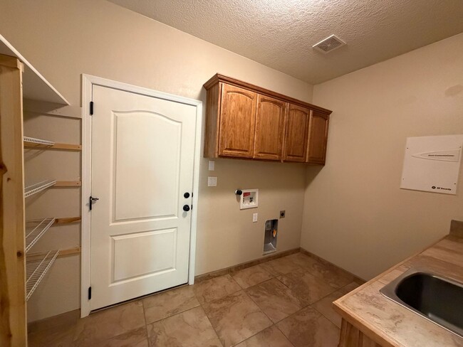 Building Photo - 4 Bedroom Single Story Custom Home Available In Rio Rancho Near Unser Blvd SE & Westside Blvd SE!