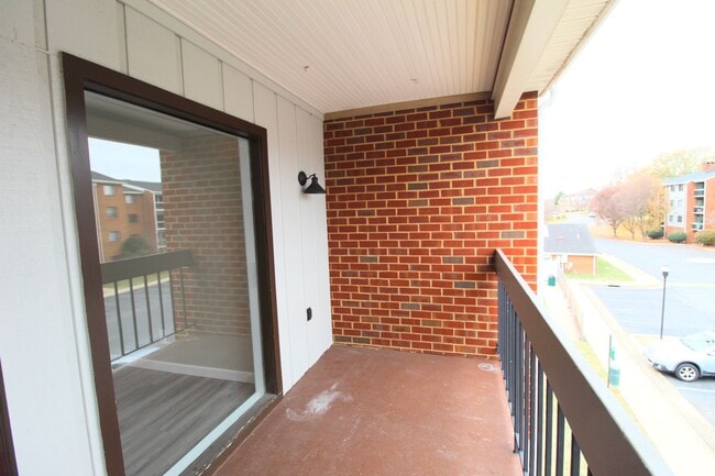 Building Photo - 1026 Blue Ridge Dr
