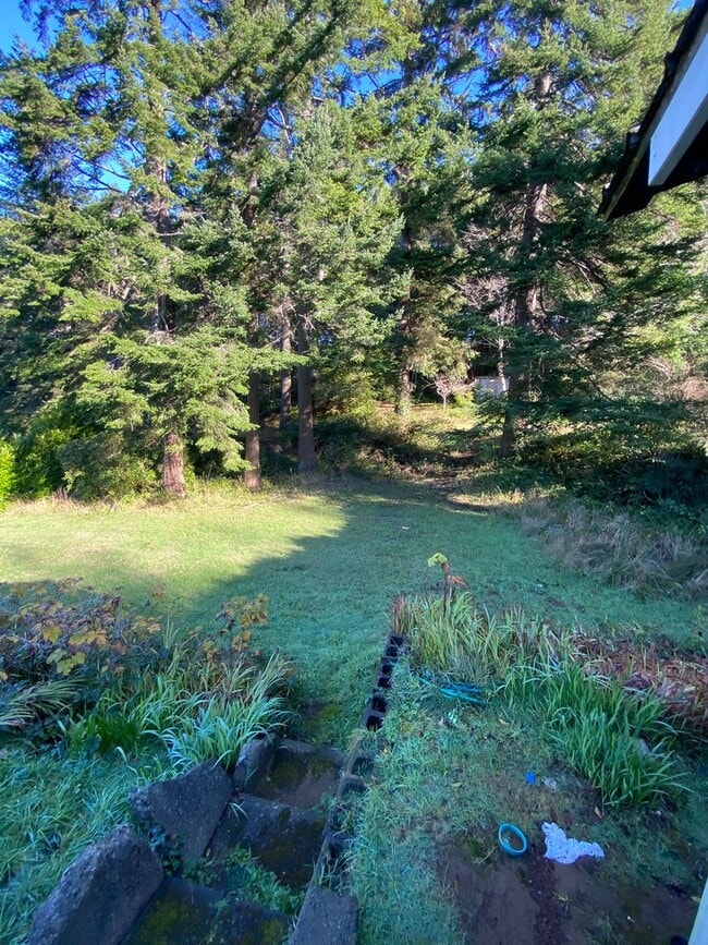 Building Photo - BRING YOUR ATVS - JUST MINUTES FROM THE OREGON DUNES!