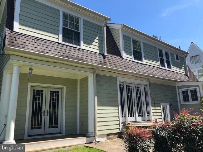 Building Photo - 8106 Maple Ridge Rd