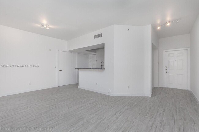 Building Photo - 3255 NE 184th St
