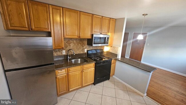 Building Photo - 6007 Bingham St