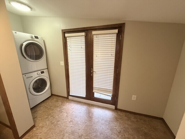 Building Photo - 12 Heiser Dr