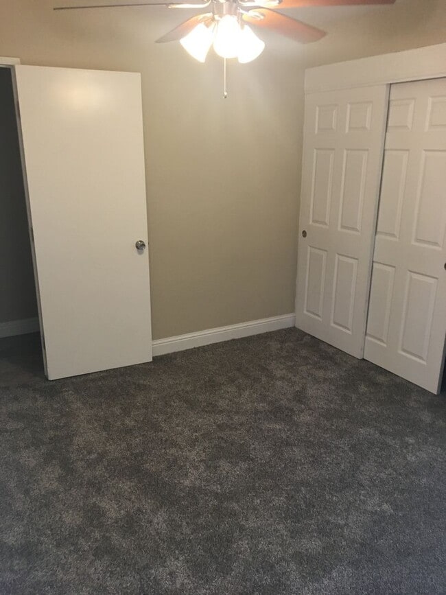 Building Photo - 3+2 NW Hageman & Jewetta Area $2150+ $2150 Deposit