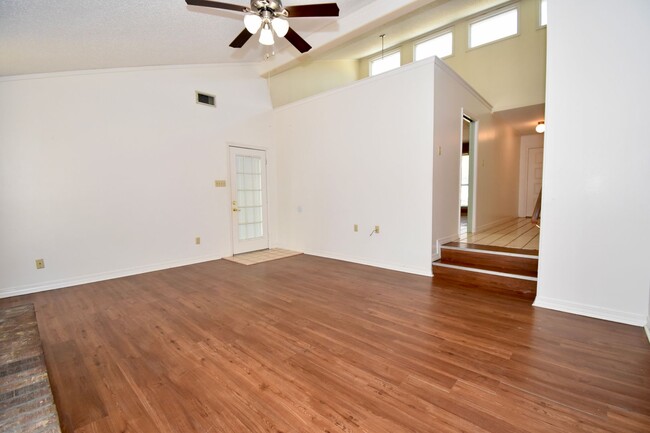 Building Photo - 3 Bed 2 Bath in Ruston. Call Today!