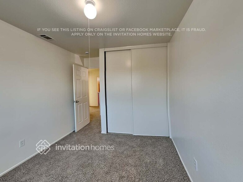 Building Photo - 525 Blue Wing Dr