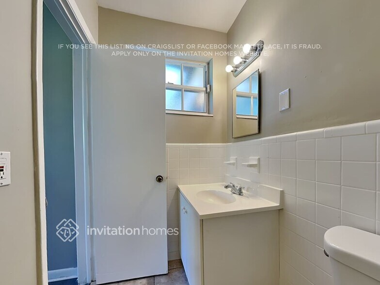 Building Photo - 9620 Thanksgiving Dr