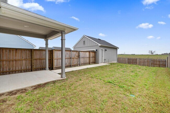 Building Photo - 303 Elm Br Trl