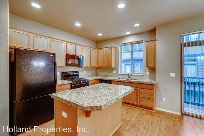 Building Photo - 4 br, 2.5 bath House - 1414 NE Edgefield St