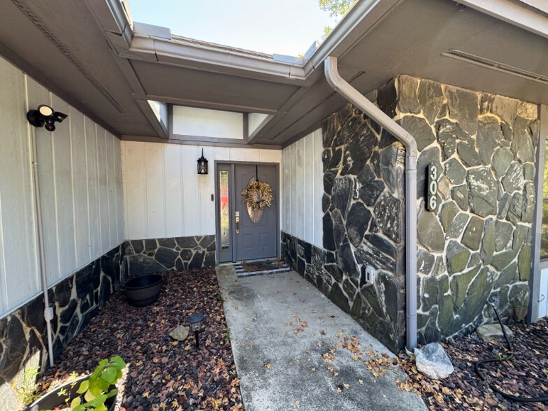Building Photo - 306 Curacao Way