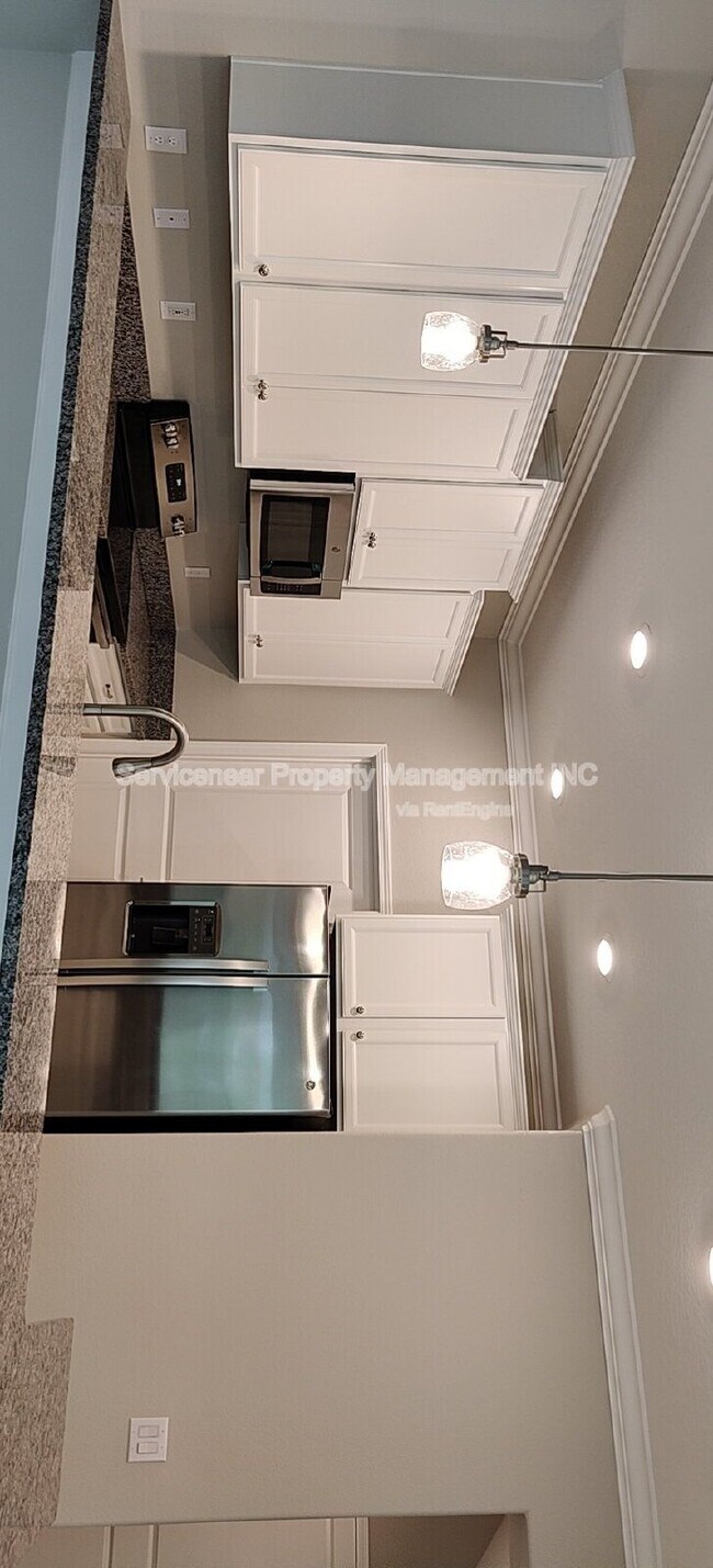 Building Photo - 23300 Willow Glen Way