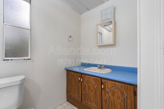 Building Photo - 1061 Center St NW