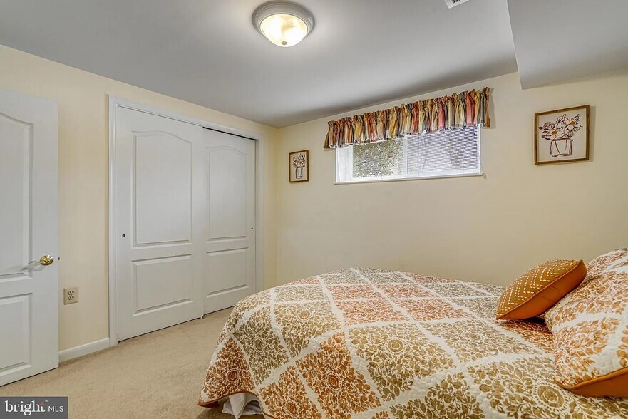Building Photo - 8651 Cromwell Dr