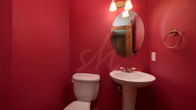 Building Photo - 5 Bedroom 3.5 Bath Home in Discovery @ Rockrimmon