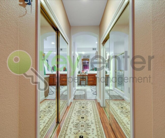 Building Photo - 208 Otter Glen Ct