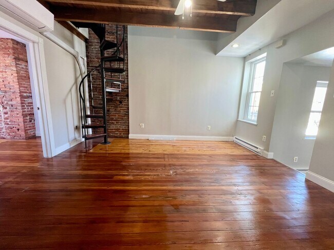 Building Photo - 713 S 2nd St