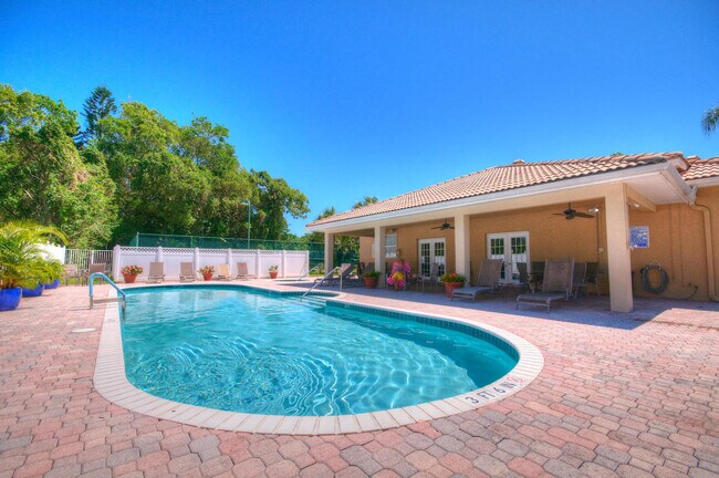 Building Photo - 13255 Royale Sabal Ct