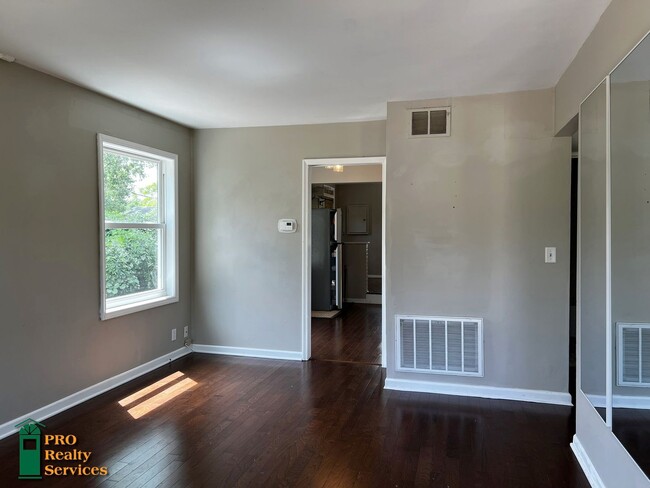 Building Photo - 3 Bedroom Bungalow in St. Louis Park