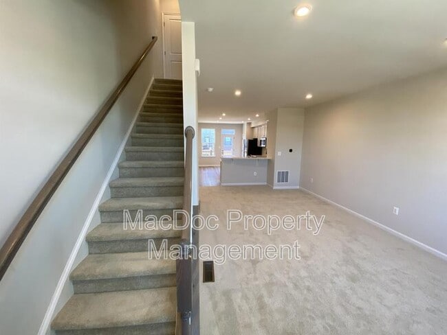 Building Photo - 1018 Trestle Dr