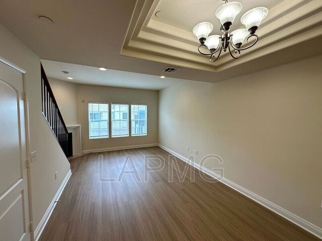 Building Photo - 12217 Moorpark St