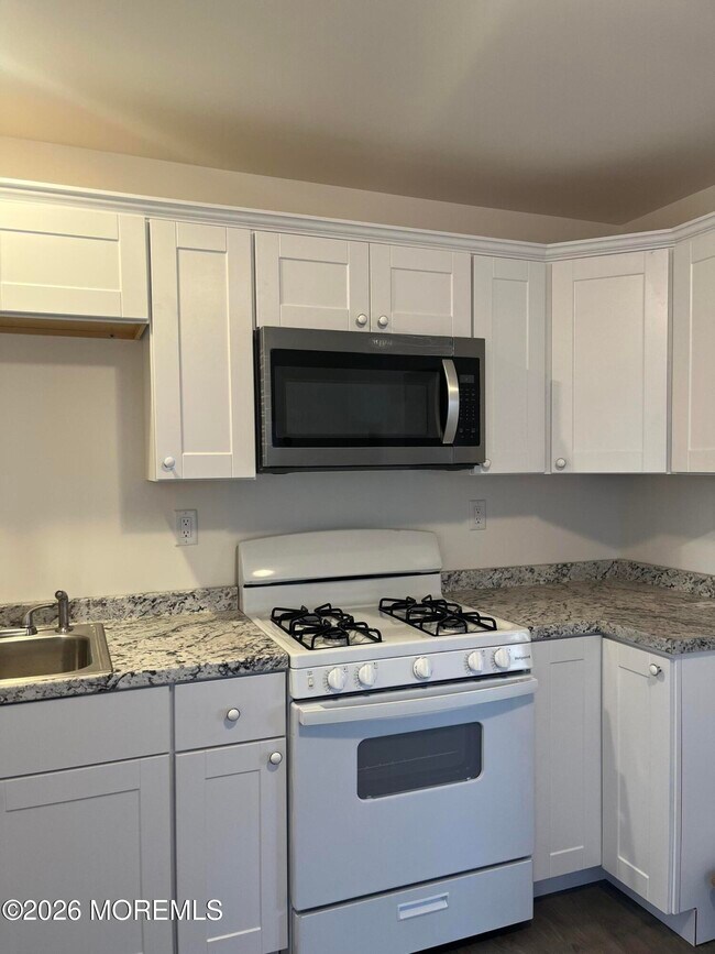 Building Photo - 17 Ward Ln