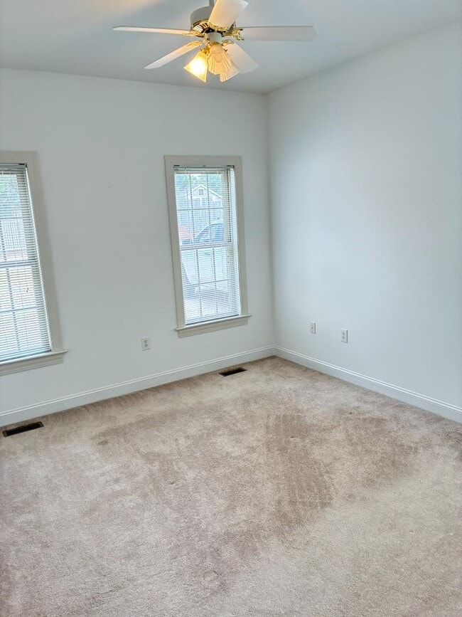 Building Photo - 3704 Shadow Ridge Rd N