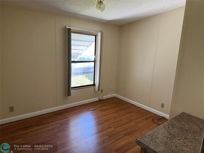 Building Photo - 3161 SW 53rd Ave