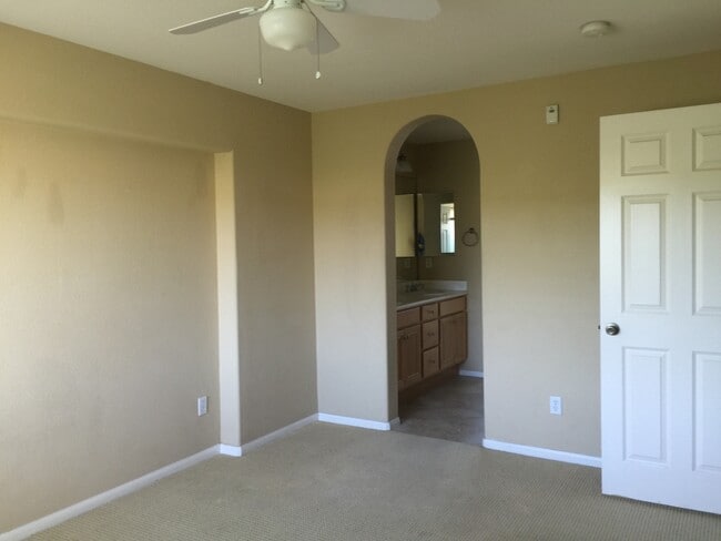 Building Photo - Quiet Otay Ranch townhouse, 3bed/3bath now...