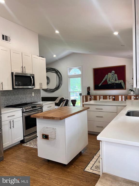 Building Photo - 929 Farm Haven Dr