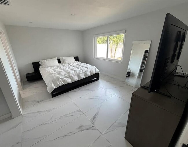 Building Photo - 1359 40th Ave NE