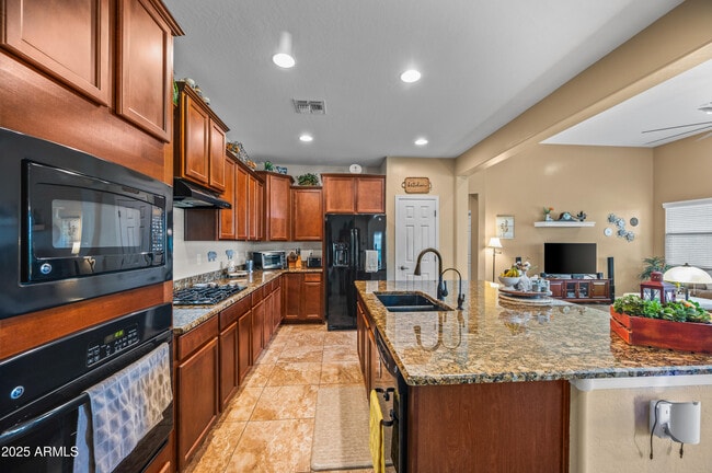 Building Photo - 42774 W Darter Dr