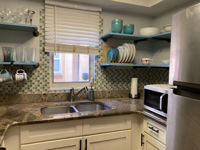 Building Photo - 405 F St