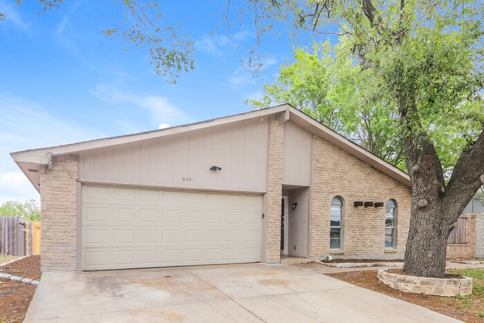 Building Photo - 6205 Magnolia Ln