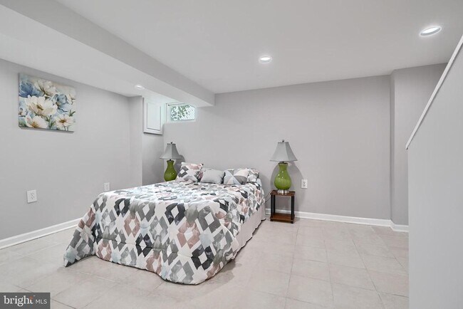 Building Photo - 2845 Plainfield Rd