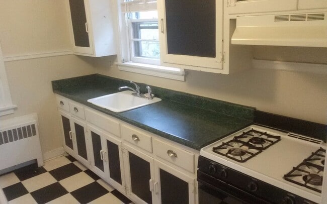 Building Photo - Classic 3 Bedroom Brick Rancher in Henrico...