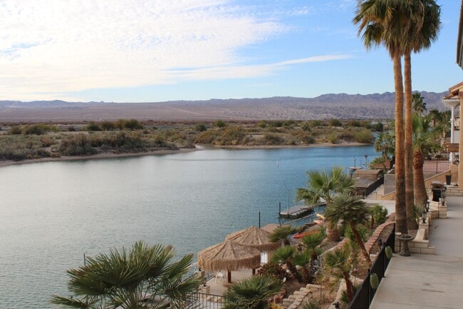 Building Photo - Riverfront 4 Bedroom Vacation Home Includes utiliities