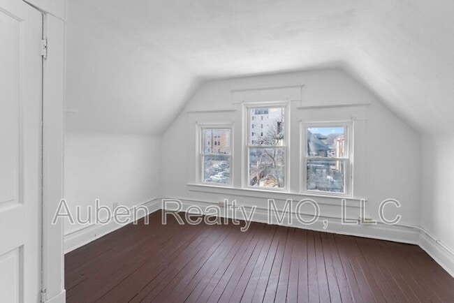 Building Photo - 3825 Walnut St