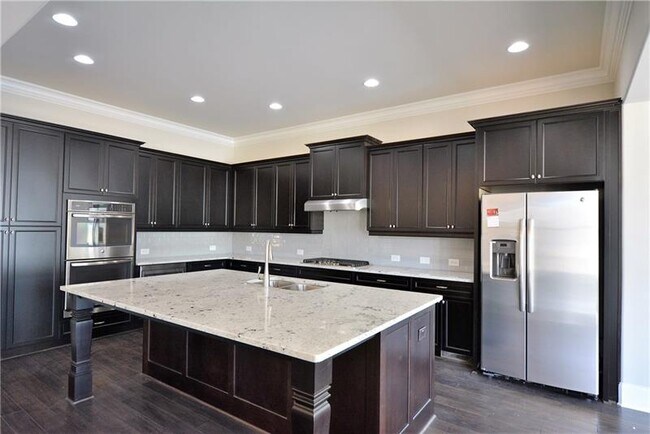 Building Photo - 7200 Grandview Overlook