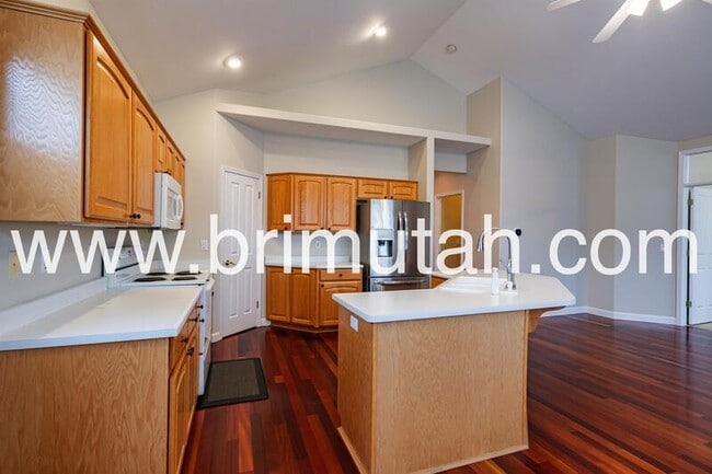 Building Photo - 602 E Land Rush Dr