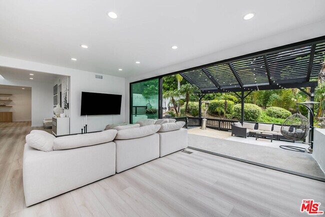 Building Photo - 4961 Marmol Dr