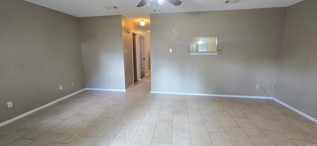 Building Photo - 411 Shadow Oaks Dr