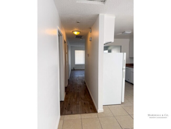 Building Photo - Spacious 2br/1ba, LOW Sec. Deposit, NEW FLOORS, LRG. Bedroooms, Private Patio, Garage!!