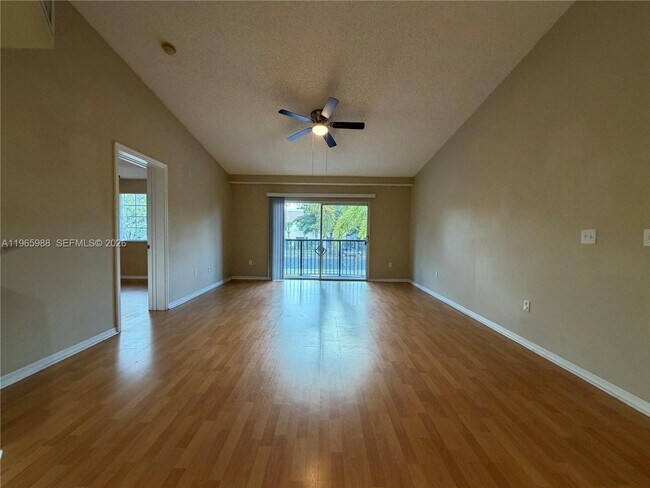 Building Photo - 1600 Crestwood Ct S