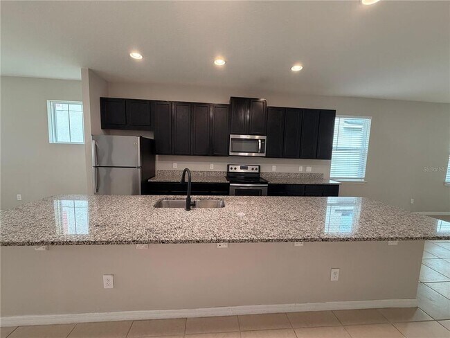 Building Photo - 8125 Graycliff Ave